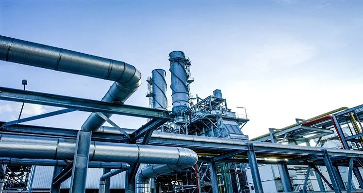 pipes _in_refinery