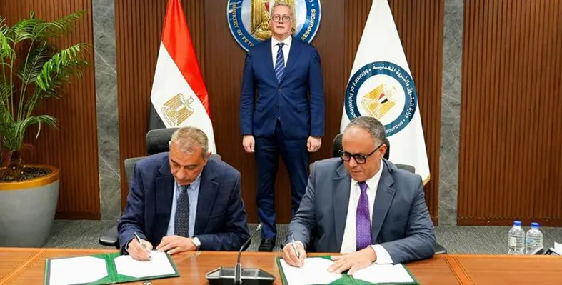 Image_of_deal_signing 