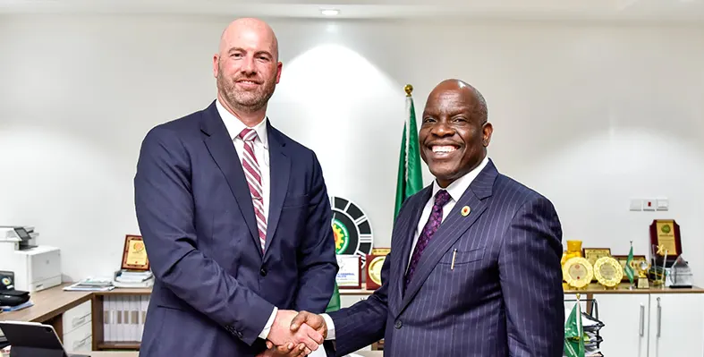 Shane Harris, ExxonMobil’s managing director in Nigeria paid a courtesy visit to the chief executive of NUPRC, Gbenga Komolafe. (Image source: NUPRC) Image_of_ExxonMobil_and_NUPRC_rep_confirming_US$1.5bn_investment_in_Nigeria