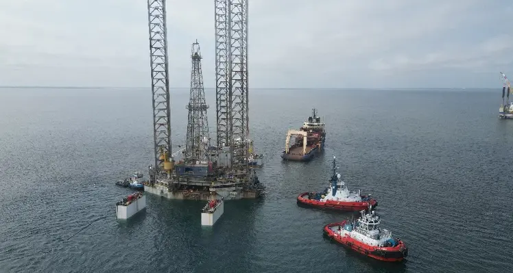Picture of an offshore oil rig